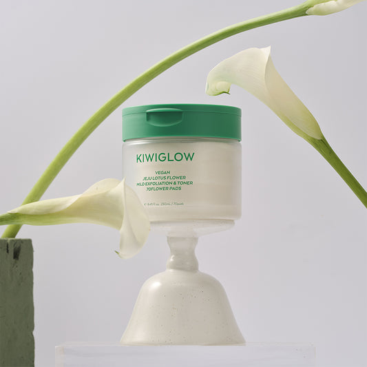kiwiglow-vegan-jeju-lotus-flower-mild-exfoliation-toner-70-flower-pads-250ml-70ea-02