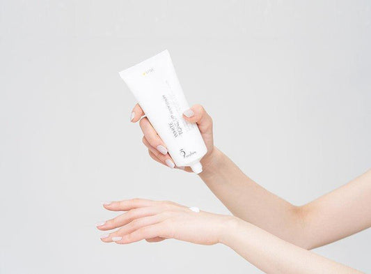 [9wishes] White Tone - Up Body Serum SPF 21 150ml - Ballagrio